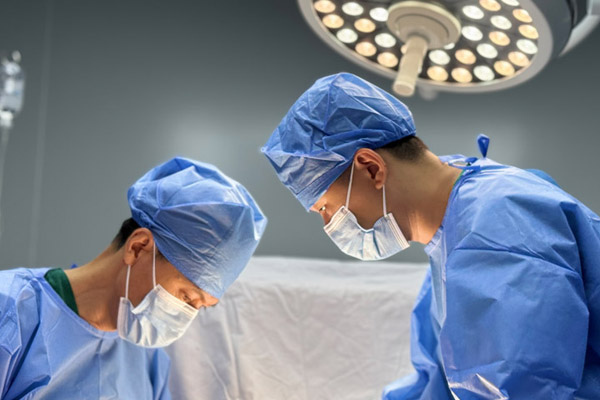 告别“蚯蚓腿”：精准策略助您在沈阳选择靠谱的静脉曲张专科医院